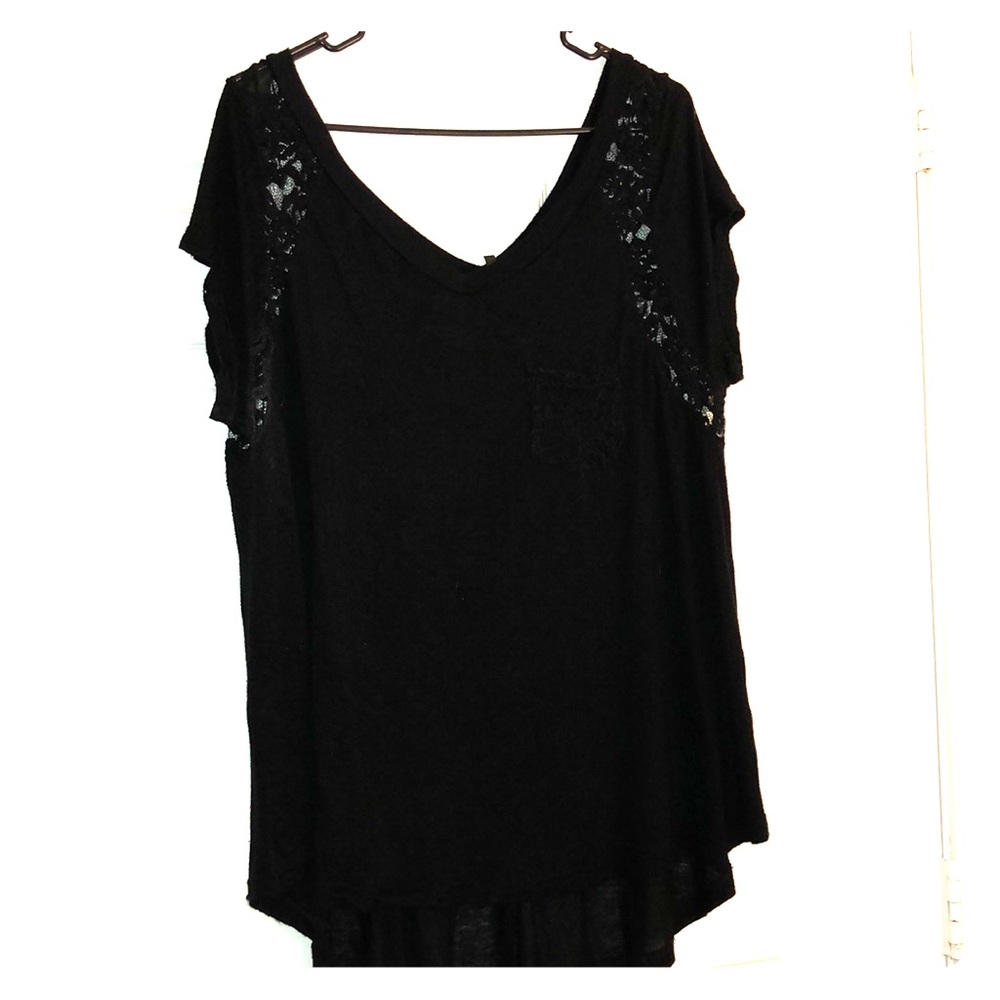 💥💕2/$10 SPLASH Lacey Black Tunic💕💥